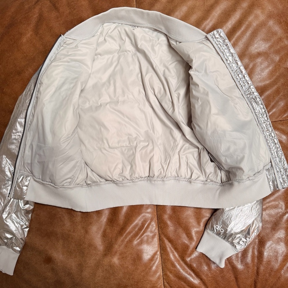 ALO Yoga Off Duty Bomber Jacket Womens XS  Silver Metallic Down Insulated - Picture 11 of 11